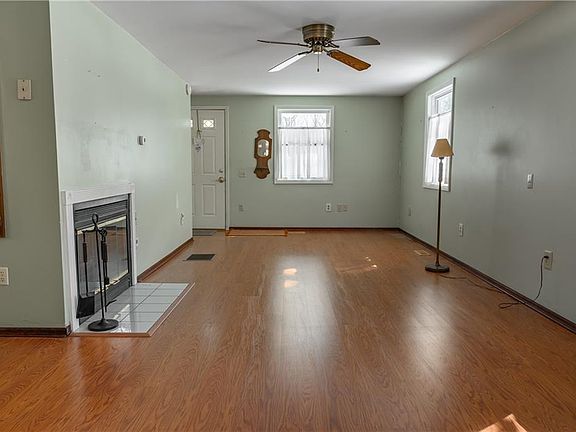 3rd image of 1556 Annandale Dr
