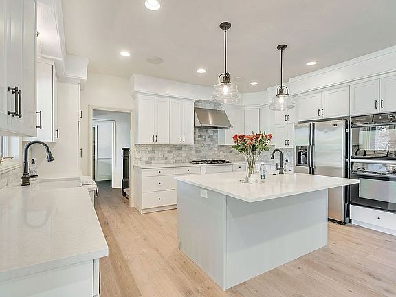 3rd image of 10855 S Country Creek Dr