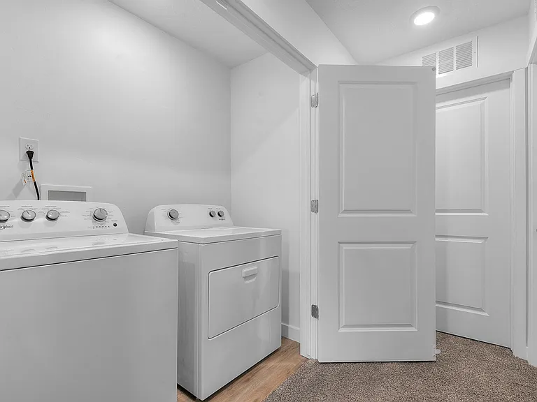 172 E Glencoe Dr — Photo 17