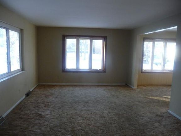 3rd image of 3336 Hanna Ave