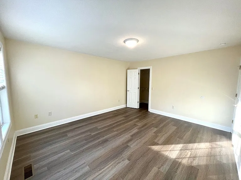 275 Barkwood St — Photo 13