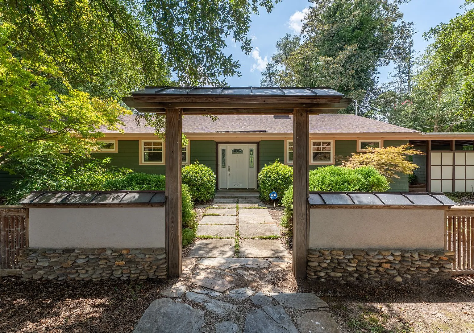 223 Edgefield Ave NW — Photo 3