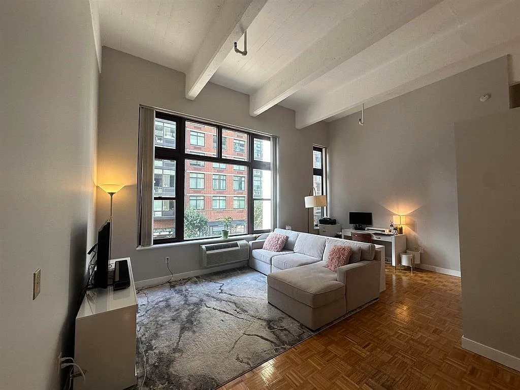 1 bed, 735 sqft, $3,800 — Photo 2