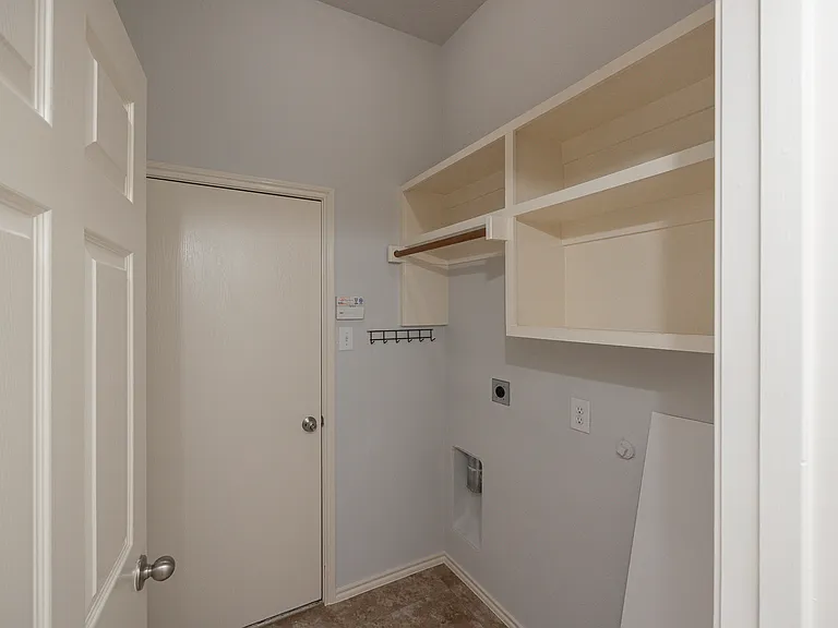 5556 Sky Ridge Dr — Photo 11