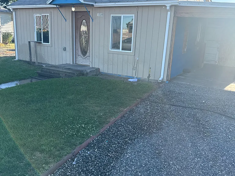 1520 Voelker Ave — Photo 1