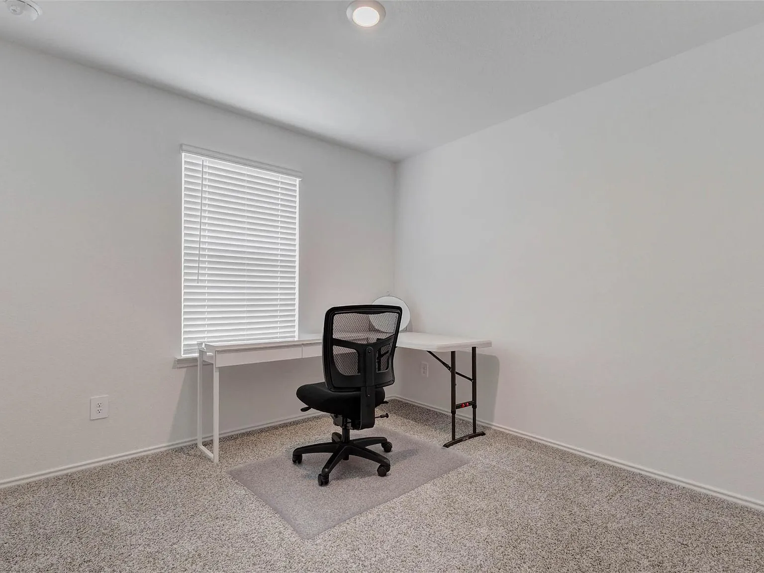 4 bed, 2.0 bath, 1809 sqft, $2,300 — Photo 4