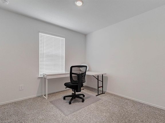 4th image of 31426 Yatesbury Ln