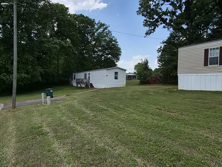 Annas Ln — Photo 4