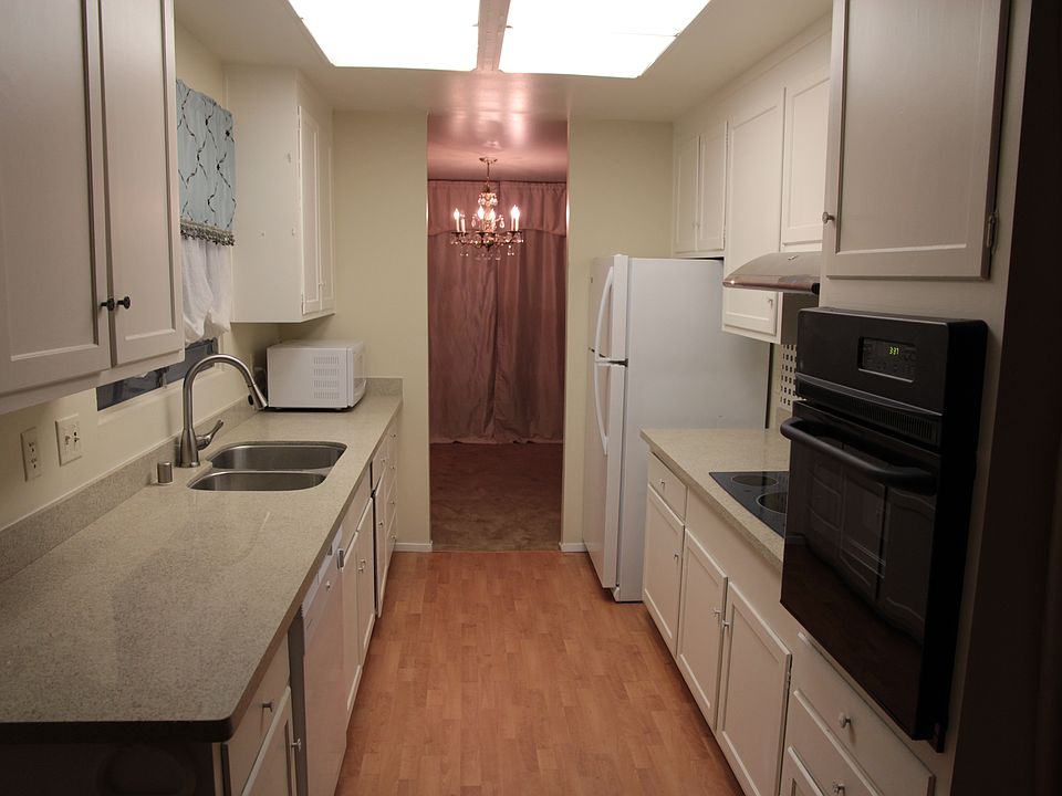 2nd image of 1020 Oaktree Dr