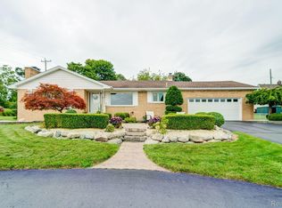 1390 Oakland St, Saint Clair, MI