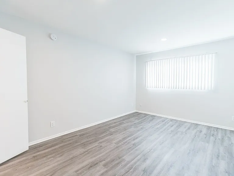 5235 Kester Ave — Photo 62
