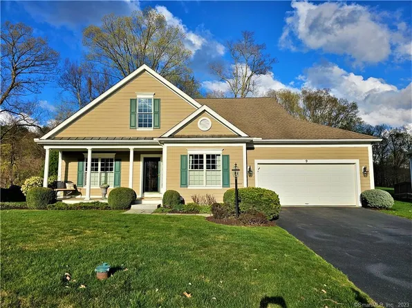 9 Black Swan Court, Brookfield, CT 06804