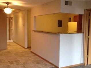 410 Main St APT 3A, Lemont, IL 60439