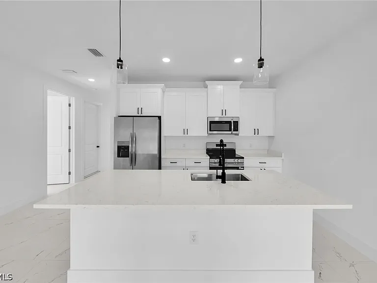 4746 27th St SW — Photo 10
