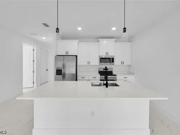 4984 Fairway Ct, Lehigh Acres, FL 33973