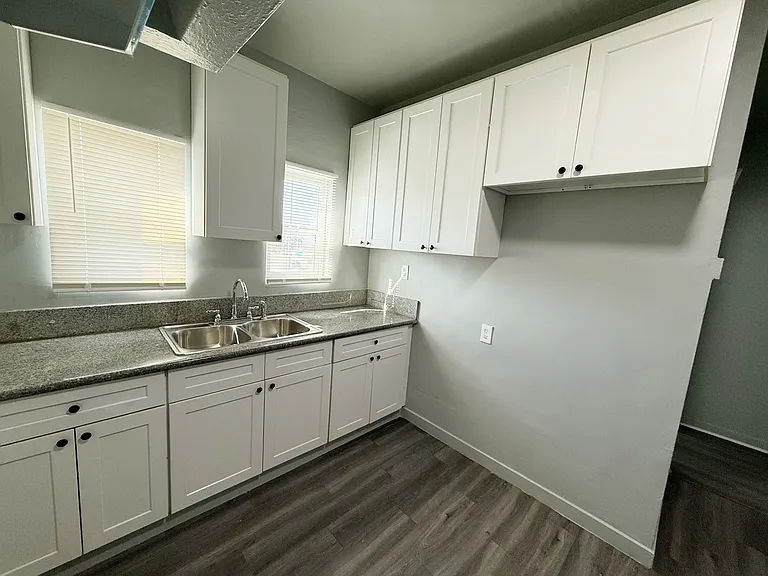 404 N Fries Ave #5 — Photo 6