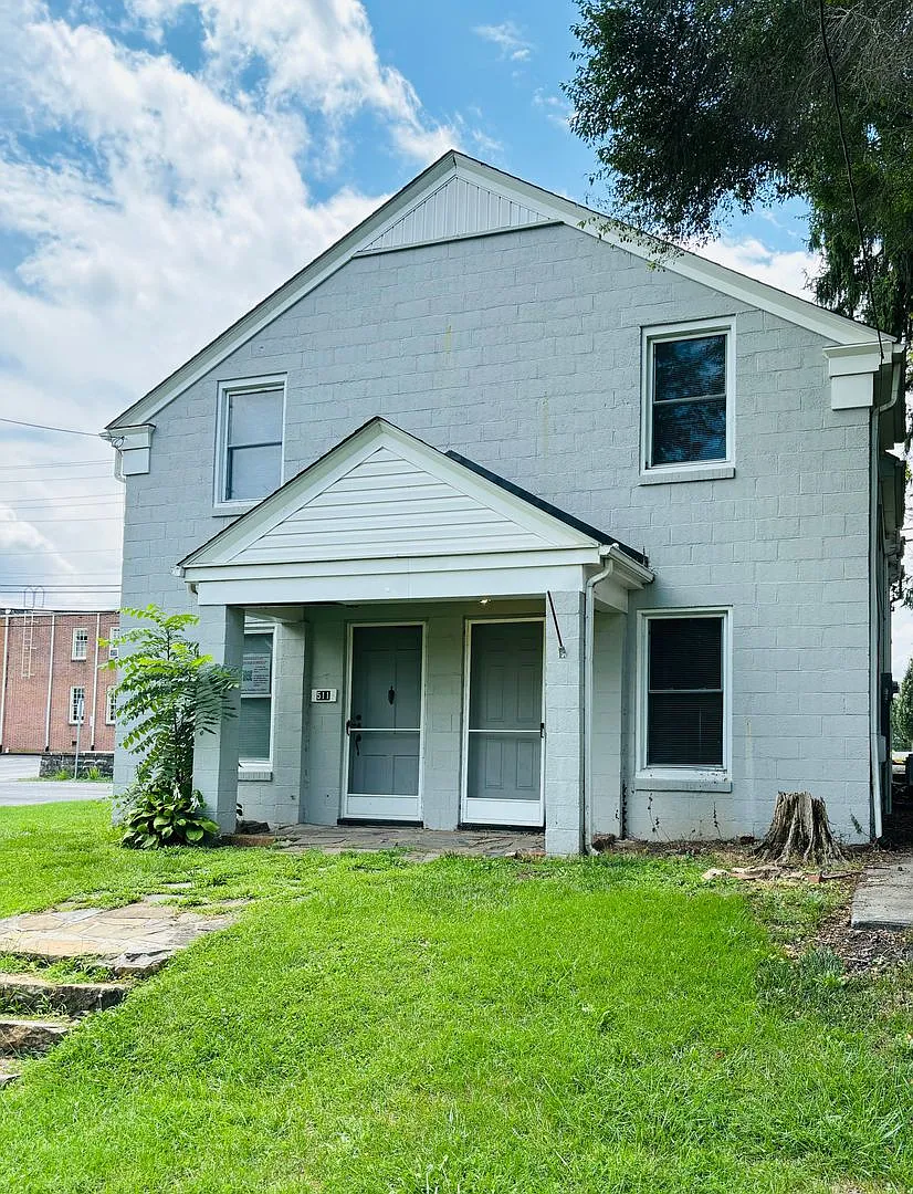 2 Bedroom 1 Bath Duplex — Photo 3
