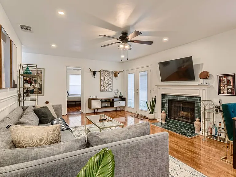 1002 Glen Oaks Ct — Photo 5