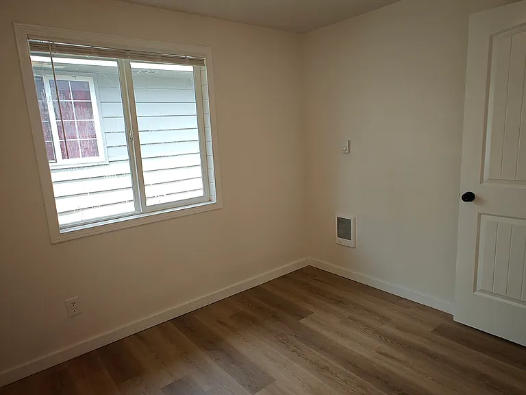 844 Harrington Ave NE #12 — Photo 7