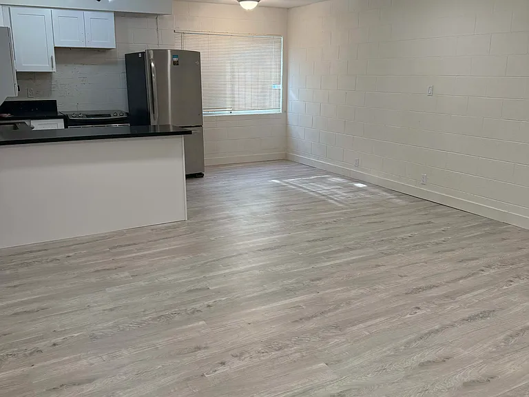2913 Stewart Ave #4 — Photo 3