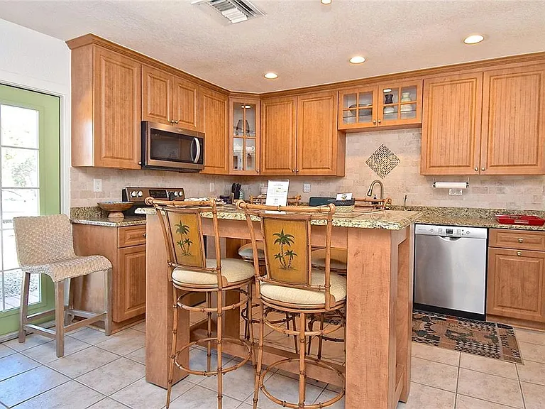 7037 Duke St — Photo 20