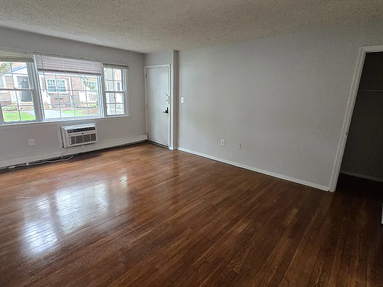 LAWRENCEVILLE GARDEN APARTMENTS AND TOWNHOMES — Photo 27