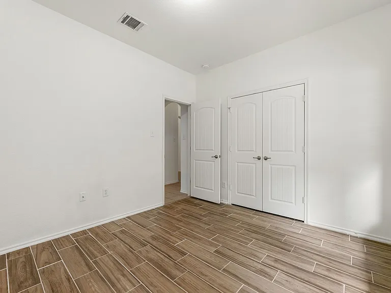 1011 Meadow Green Ct — Photo 22