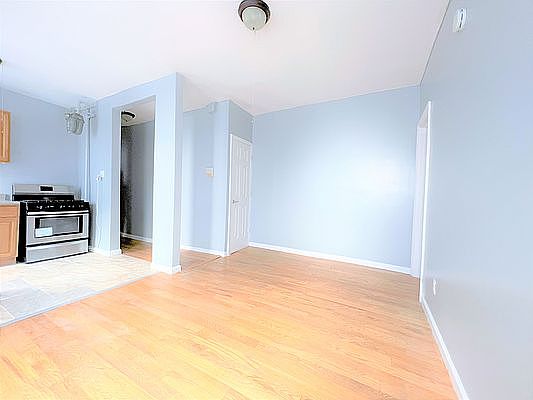 2nd image of 2304 Amsterdam Ave APT 7