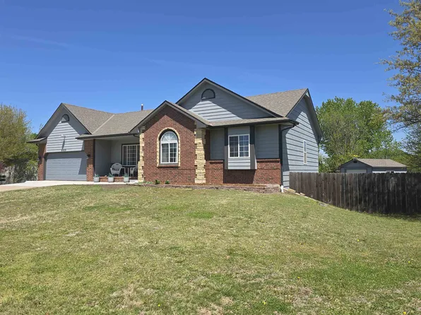 6520 S Emerald Cir, Derby, KS 67037