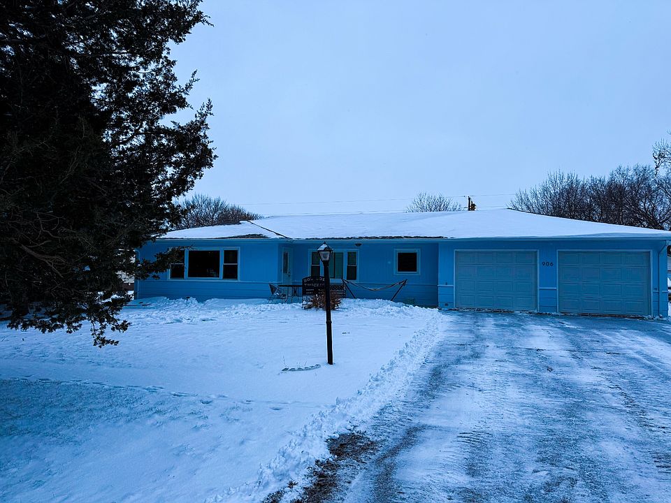 1st image of 906 Main St