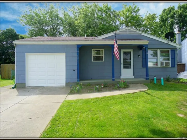 1311 Peppertree Dr, Derby, NY 14047