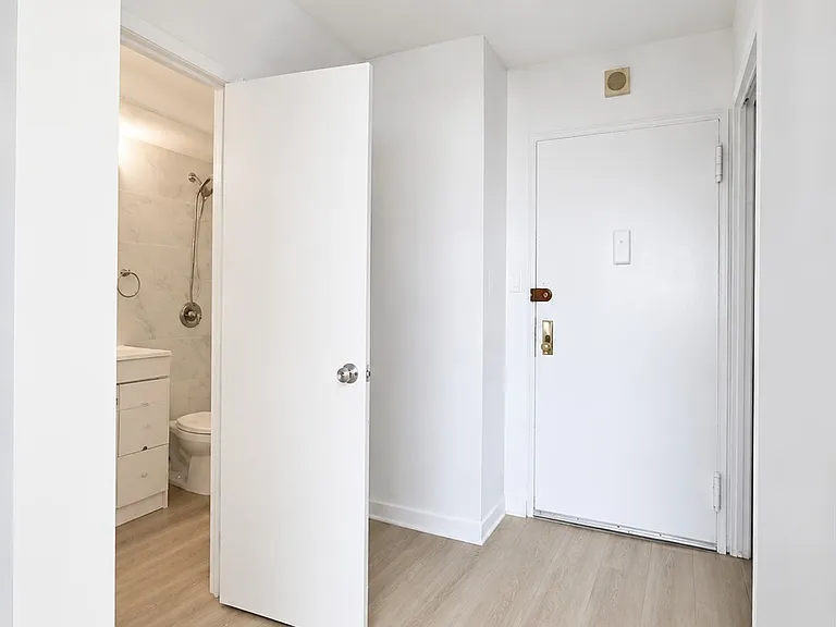 280 Marin Blvd #6G — Photo 5