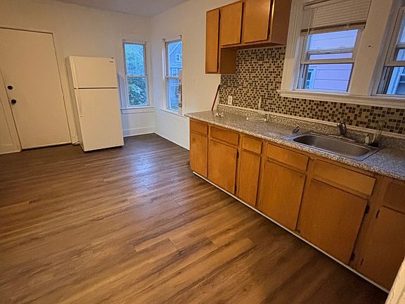3rd image of 92 Carmel St