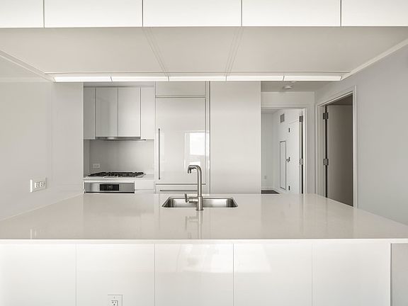 5th image of 99 Hudson St #3711