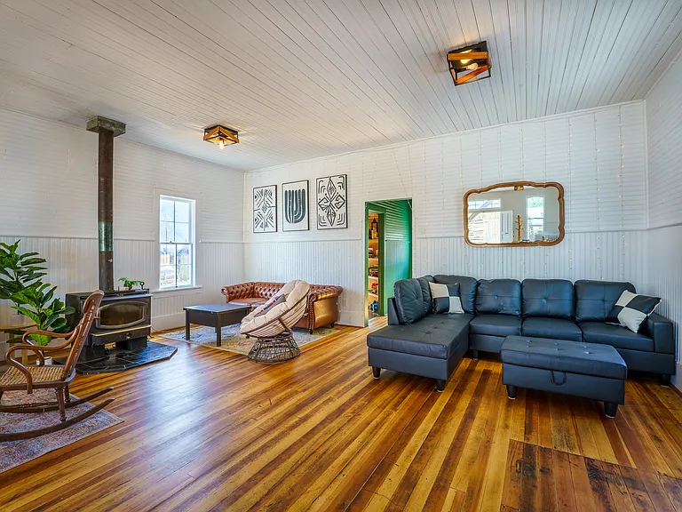 138 Lang St #B — Photo 13