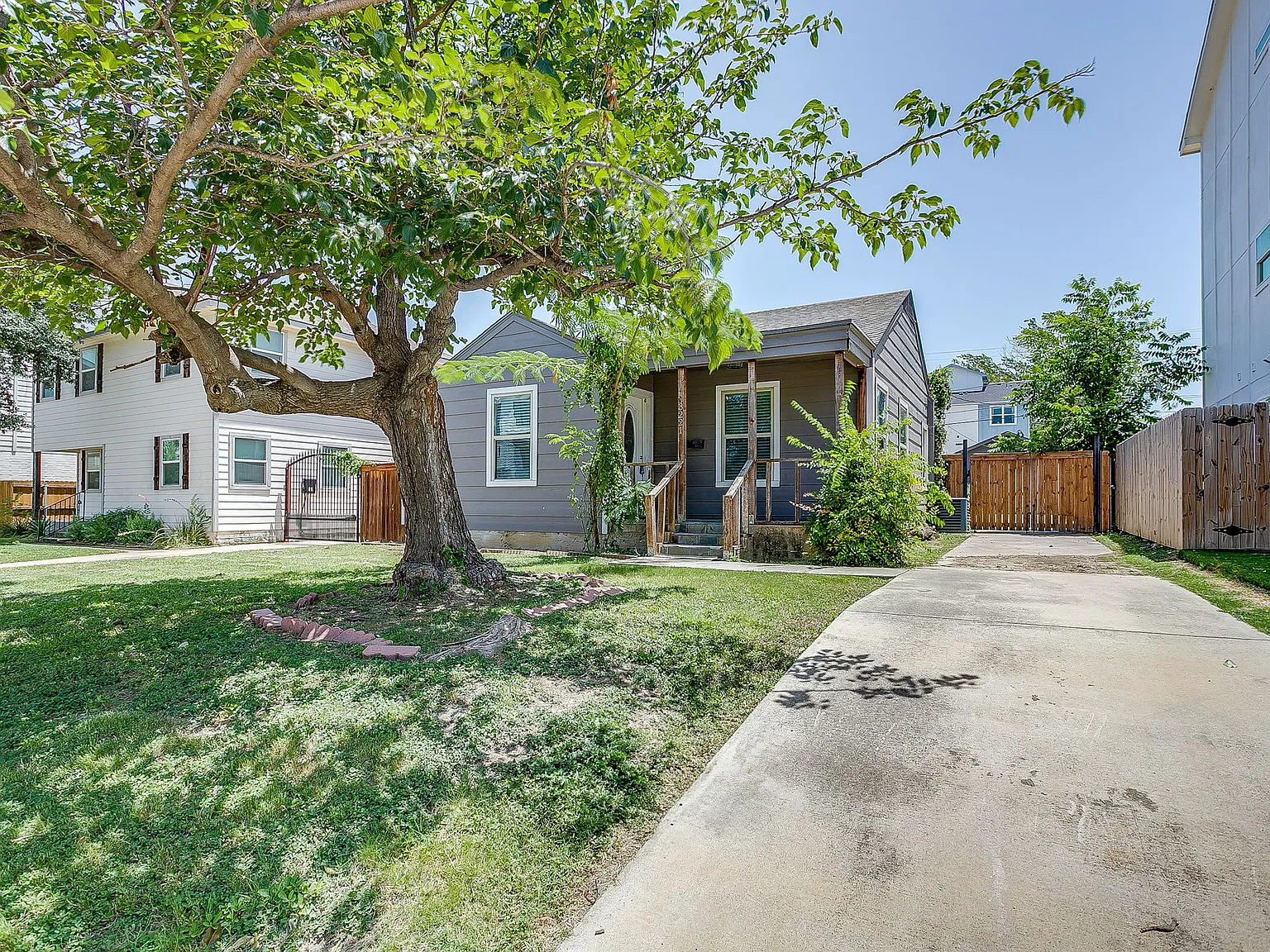3221 McCart Ave — Photo 1