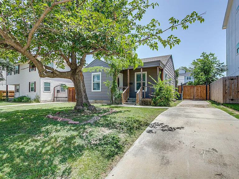 3221 McCart Ave — Photo 1