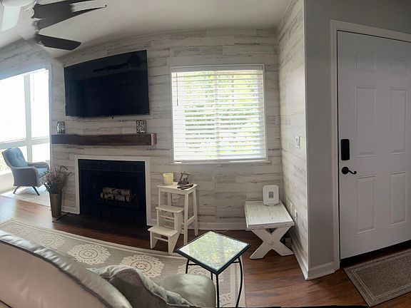 5th image of 264 Alexandra Dr Unit 10