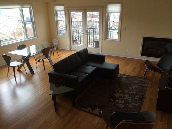 4th image of 301 Manhattan Ave APT 3