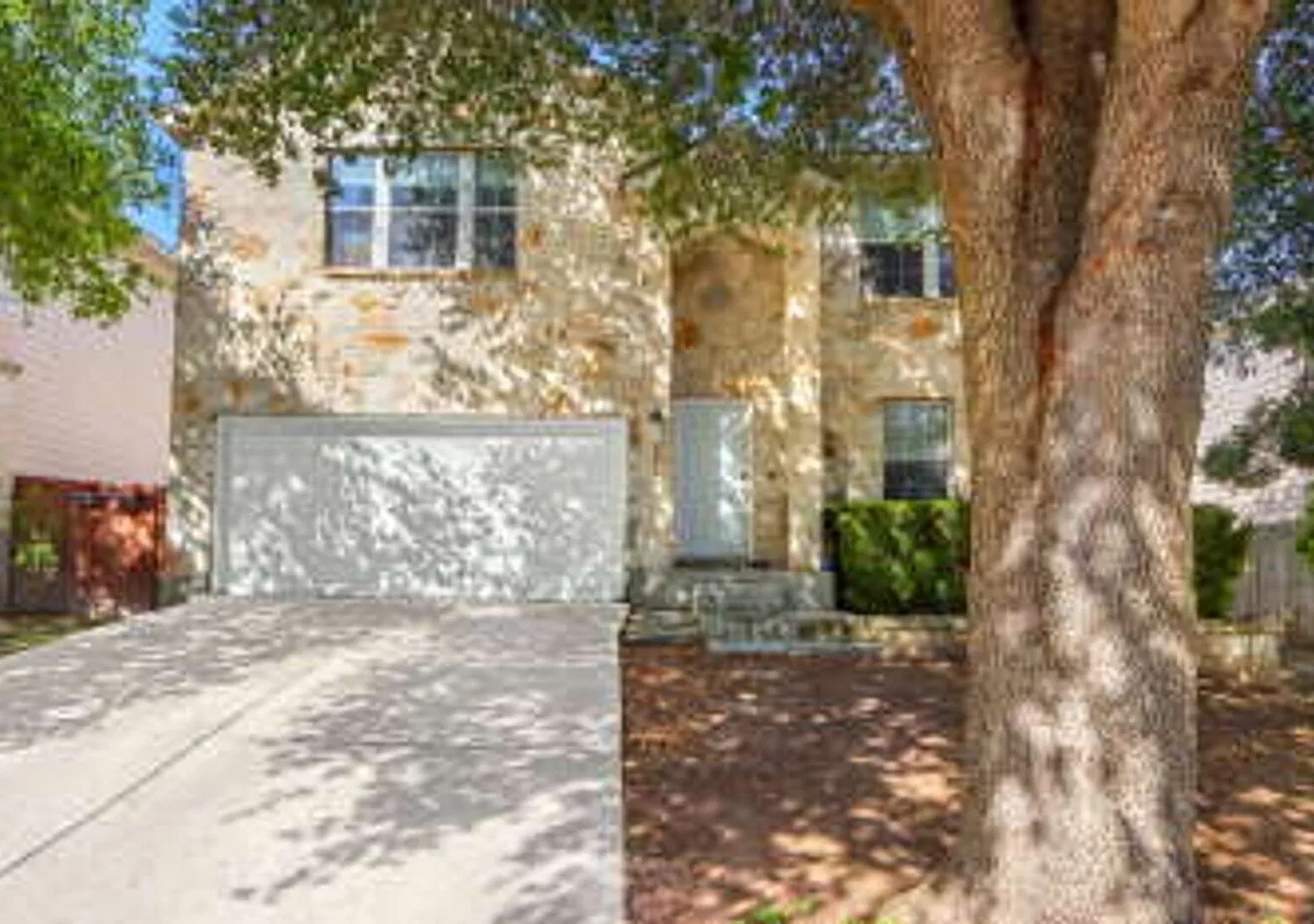 2334 Hornsby Bend — Photo 4