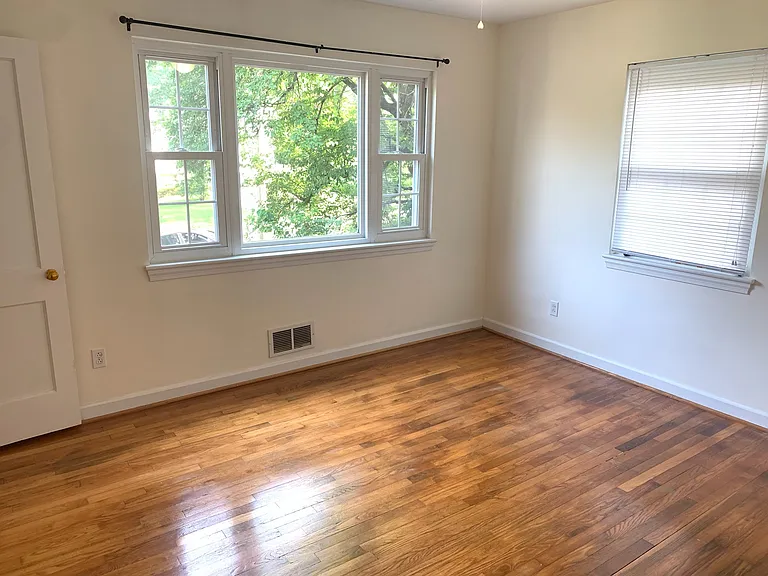 5818 Dewey St — Photo 7