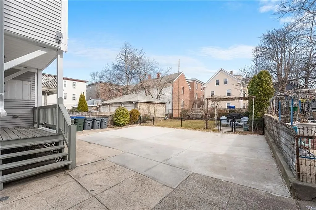 2 bed, 1.0 bath, 802 sqft, $2,400 — Photo 3