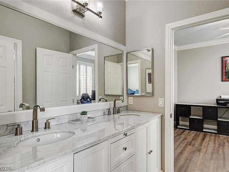8086 Merlewood Ave — Photo 52