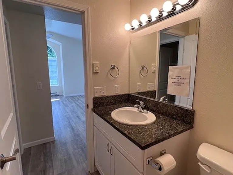 5684 Eagle Pkwy — Photo 15