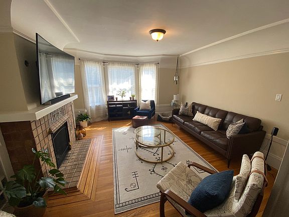 2nd image of 131 College Ave