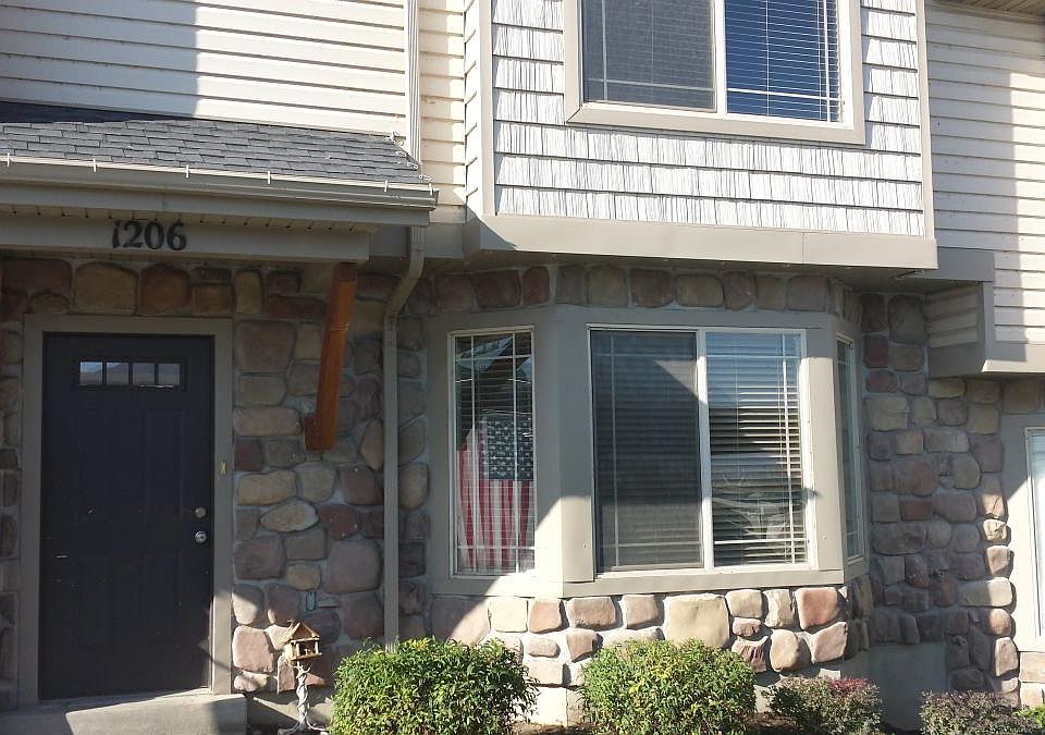 1st image of 1206 E Blackhorse Dr