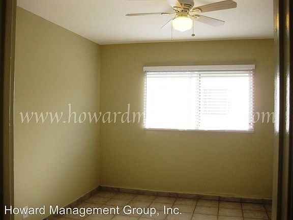 5th image of 1920 Cloverfield Blvd APT 10