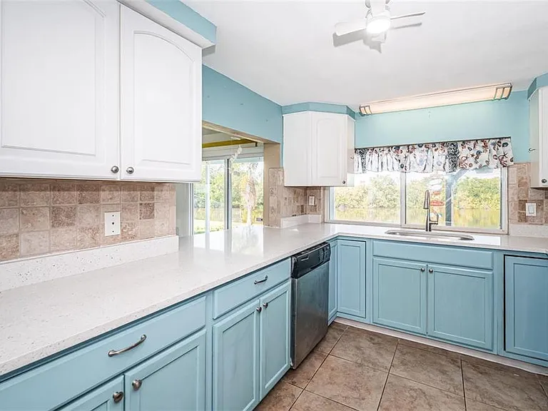 3627 Grayton Dr — Photo 9
