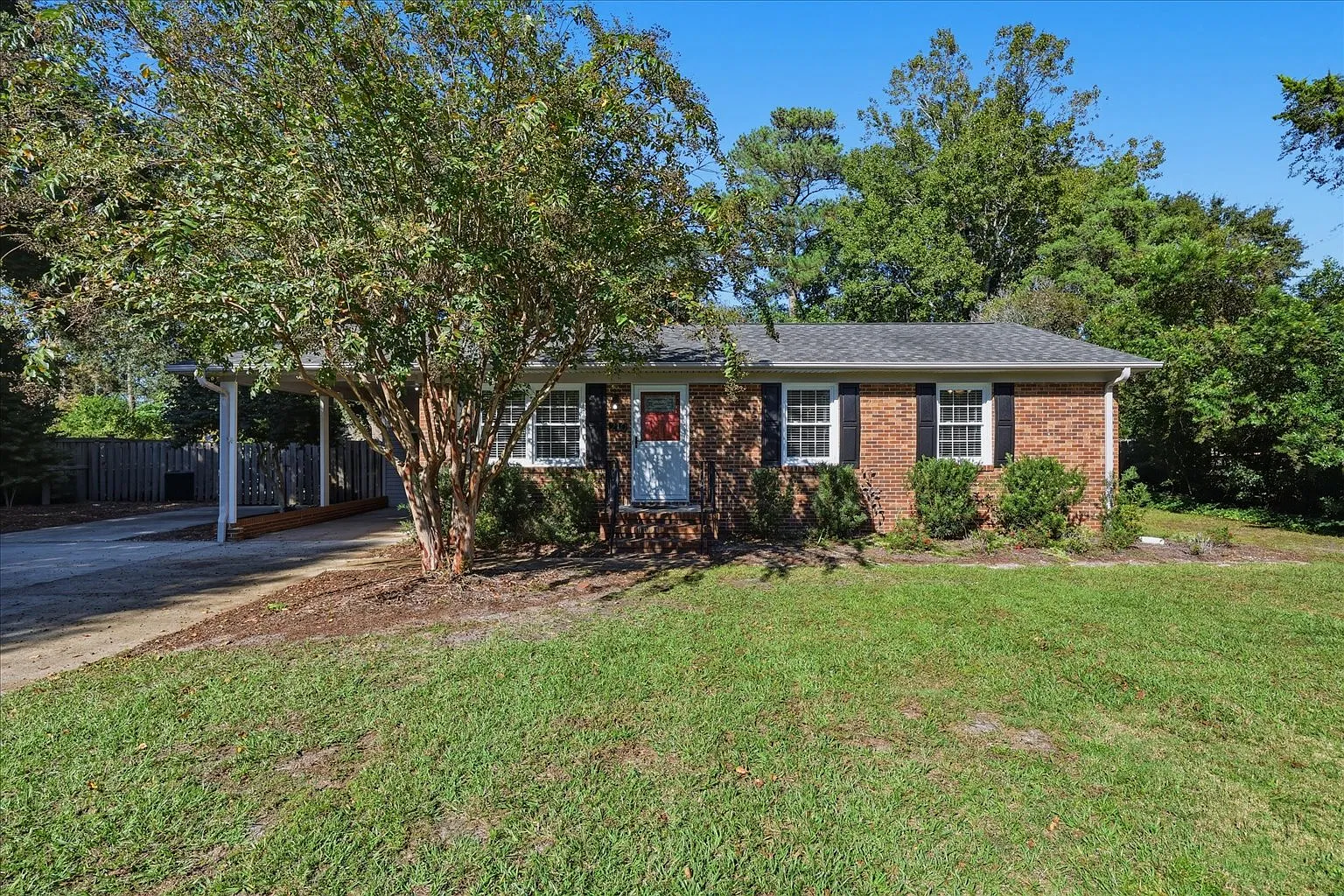 3 bed, 1087 sqft, $2,100 — Photo 1
