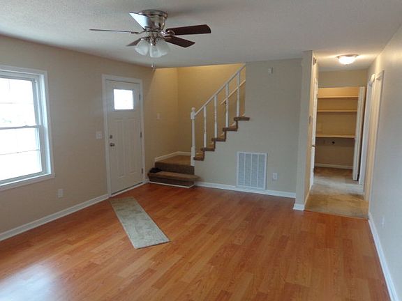 4th image of 301 Circle A Dr